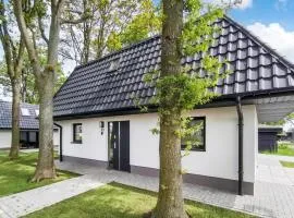 Beautiful Home In Den Oever With Wifi