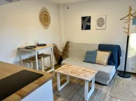 Studio with private car park and air con