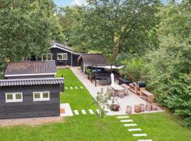 3 Bedroom Nice Home In Samsø，位于Sælvig的带按摩浴缸的酒店