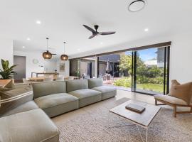 Stylish Home near Noosa & Peregian, walk to Beach，位于Marcus Beach的酒店