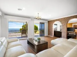 Clifton Springs Ocean View House With Woodfire Oven and BBQ