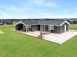 Amazing Home In Løkken With Kitchen，位于洛肯的酒店