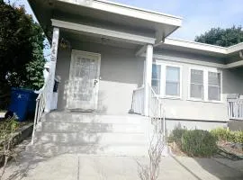 Cozy Craftman Cottage in Quiet Historic Vallejo Neighborhood