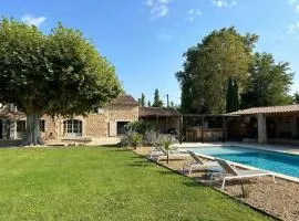 Magnifique Mas Provençal avec Piscine à Eygalières - 19 Couchages, 8 Chambres, Billard, et Plus ! - FR-1-599-3