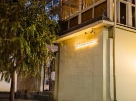 香格里拉·丹舍民宿(独克宗古城店)，位于香格里拉的酒店