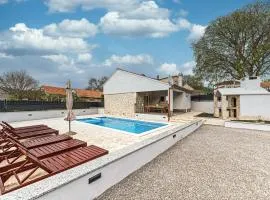 Awesome Home In Lecevica