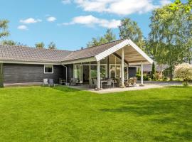 Holiday Home Bæverstien Xi Dnmk，位于博托比的酒店