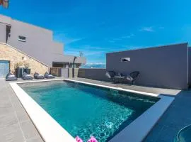 Amazing Home In Zagrad