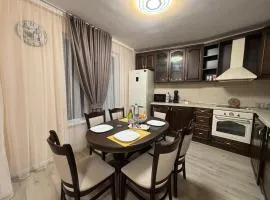 GRAND APARTMENT BOGORIDI - top center near to sea and sea garden