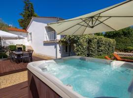 3 Bedroom Cozy Home In Krk，位于克尔克的酒店