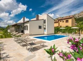 Amazing Home In Jurandvor With Wifi