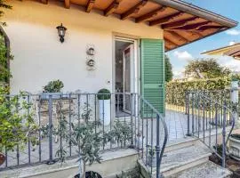 Cozy Apartment In Capezzano Pianore