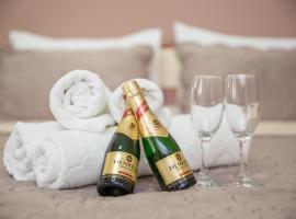 Sin-Kom Hotel Garni，位于皮罗特的酒店