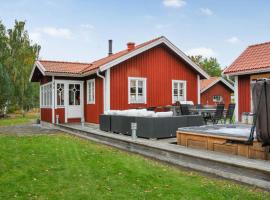 Stunning Home In Karlstad With Sauna，位于卡尔斯塔德的豪华型酒店