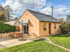 2 Bedroom Gorgeous Home In Bréhan，位于Rohan的酒店