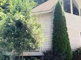 Charming country house by the creek in Sylva