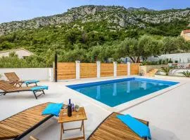 Amazing Apartment In Klek With Wifi