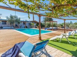 4 Bedroom Cozy Home In Arahal