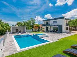 4 Bedroom Stunning Home In Grubine