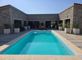 Villa Aurelia Privat Pool，位于科林比亚的酒店