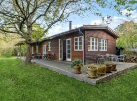 Stunning Home In Melby With Kitchen，位于Melby的酒店