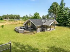 Beautiful Home In Ebeltoft With Wifi