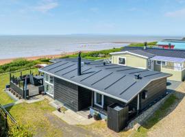 Cozy Home In Esbjerg V With House Sea View，位于埃斯比约的酒店