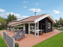 Cozy Home In Hjørring With Wifi，位于约灵的酒店