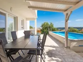 3 Bedroom Lovely Home In Banjol