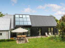 4 Bedroom Stunning Home In Knebel，位于克内贝尔的酒店