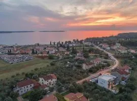 Awesome Home In Fazana With Kitchen