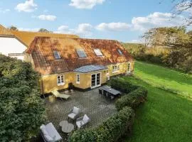 3 Bedroom Cozy Home In Løgstrup