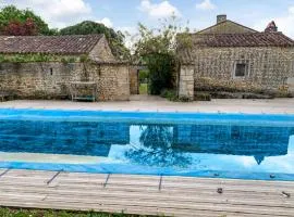 Gorgeous Home In Geay