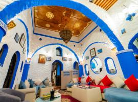 安特克摩洛哥传统庭院住宅，位于舍夫沙万的酒店