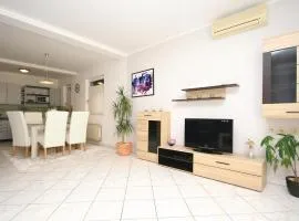 Gorgeous Apartment In Vodice With Wifi