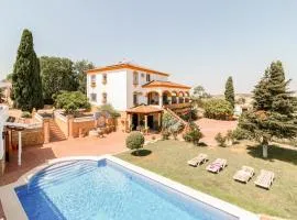 Stunning Home In Aguilar De La Frontera