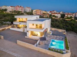 Villa Domenica - Luxury Sea View Apartment with Pool & Hot Tub - 350m to Babe Beach，位于诺瓦利娅的带泳池的酒店