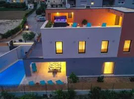 Beautiful Home In Trogir With Kitchen