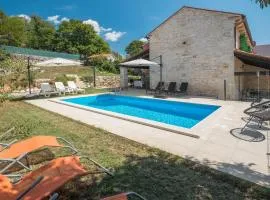 3 Bedroom Lovely Home In Sorici