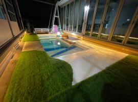 Aiko poolvilla