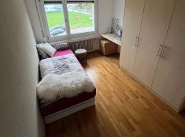 Praktisches Zimmer mit Bad，位于Reiden的酒店