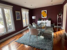 Family-Friendly Retreat for 14 in Richmond Hill，位于列治文山的酒店