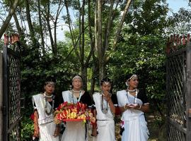Tharu Community Lodge，位于Kawasoti的酒店