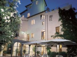 黎莱斯费里斯可酒店，位于奇维塔卡斯泰拉纳的酒店