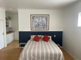 R&R Studio，位于纳皮尔的酒店