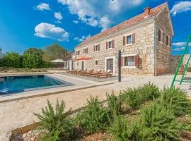 Four-Bedroom Holiday Home In Citluk