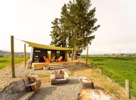 Te Manahuna Glamping Tiny House，位于费尔利的酒店