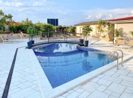 Beach Front Home In Nerezine，位于内里吉恩的酒店