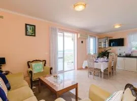 3 Bedroom Beautiful Apartment In Orasac