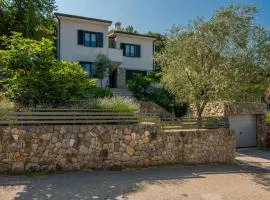 Cozy Apartment In Porozina With Wifi